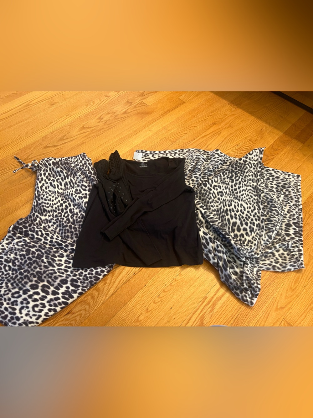 Liz Claiborne 4pc Black Sleepwear Top pants socks blanket pajamas